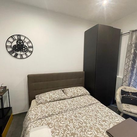 Decoluxe !Apartamento Con 1 Camera Da Letto , In Zona San Paolo , Via Martiniana Турин Экстерьер фото